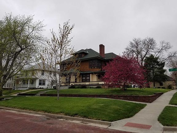 2nd image of 1902 1st Ave