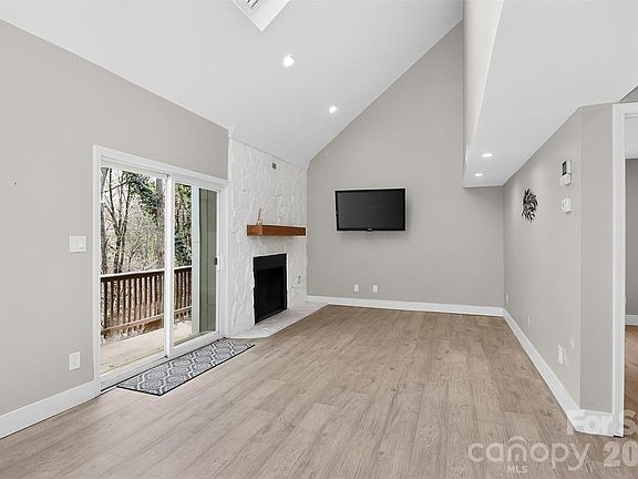 4th image of 27070 Catamaran Dr