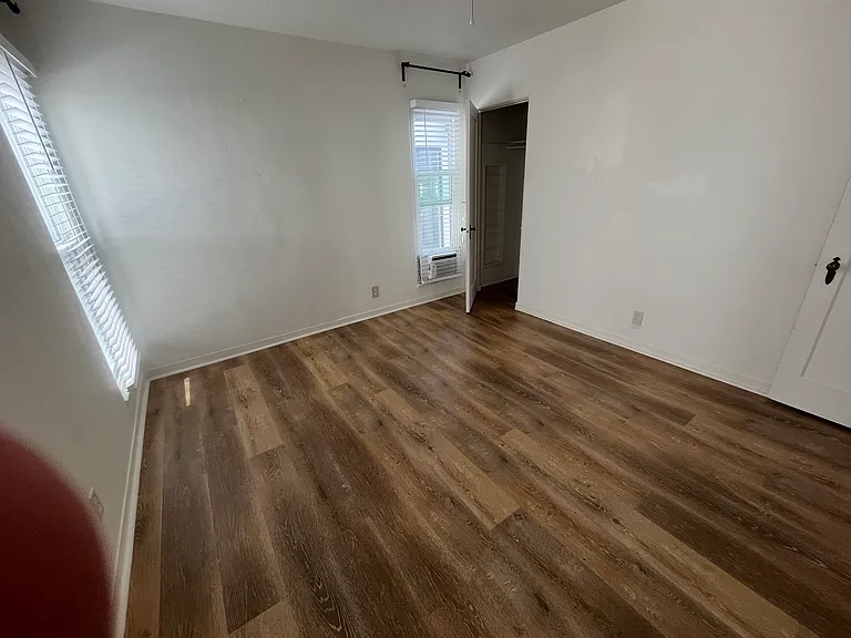 3012 Manhattan Ave #1/2 — Photo 9