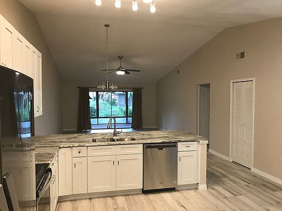4th image of 6521 Royal Woods Dr