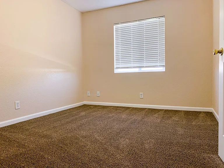 Desert Park Apartments — Photo 28