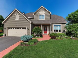 370 Arthur Ave, Roselle, IL 60172