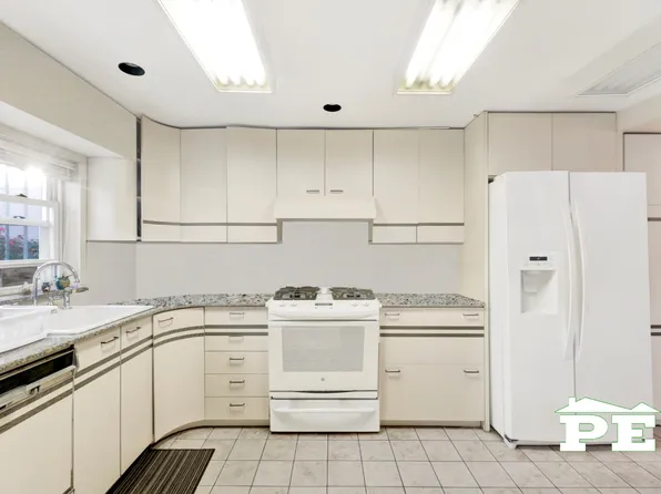 2068 Hendrickson Street image 17 of 29