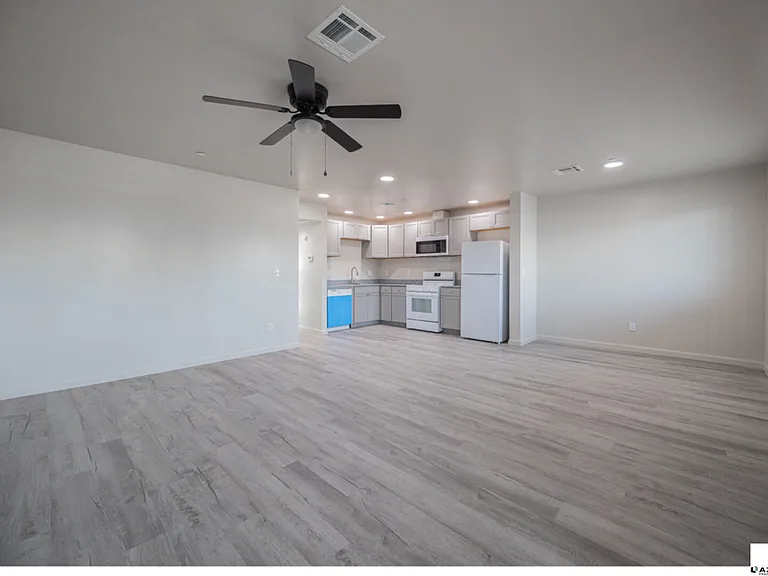 2121 W Adams St #B-B202 — Photo 5