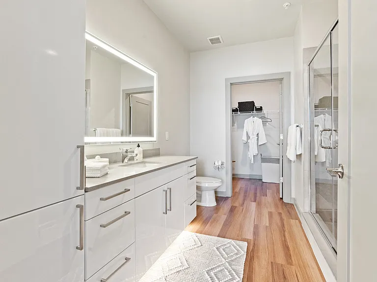 Bath 2 at Pier 33 Apartments in Wilmington NCa