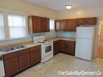 912 Tates CReek
						:
						Kitchen