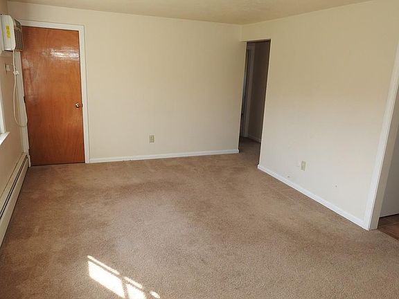 3rd image of 7 Myles Standish Dr Unit 4