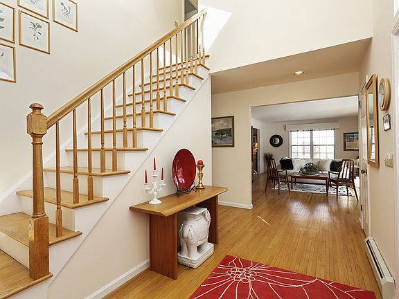 2nd image of 1220 Park Ln