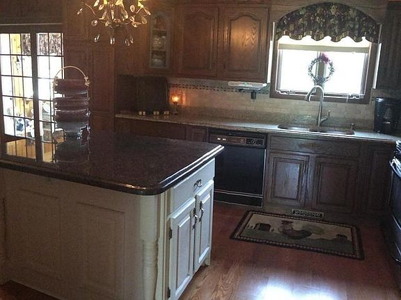 3rd image of 8944 Schafer Dr