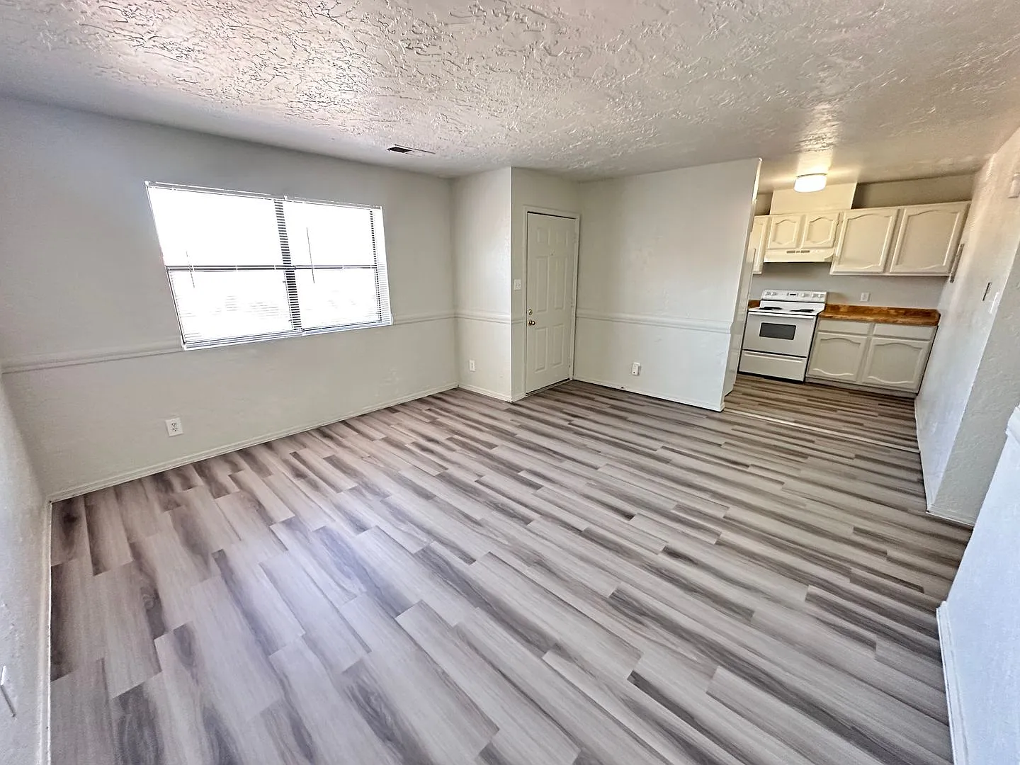 3504 Tulane Dr Ne — Photo 3
