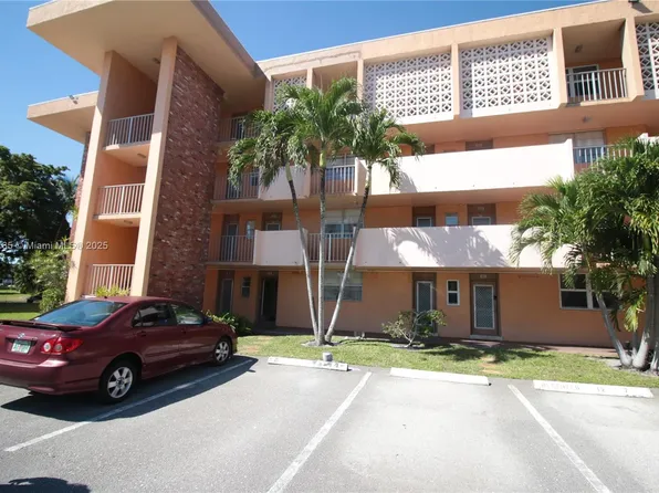 3001 NW 46th Ave APT 102, Lauderdale Lakes, FL 33313
