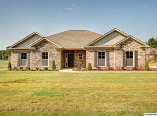 102 Birch Falls Dr, Hazel Green, AL 35750