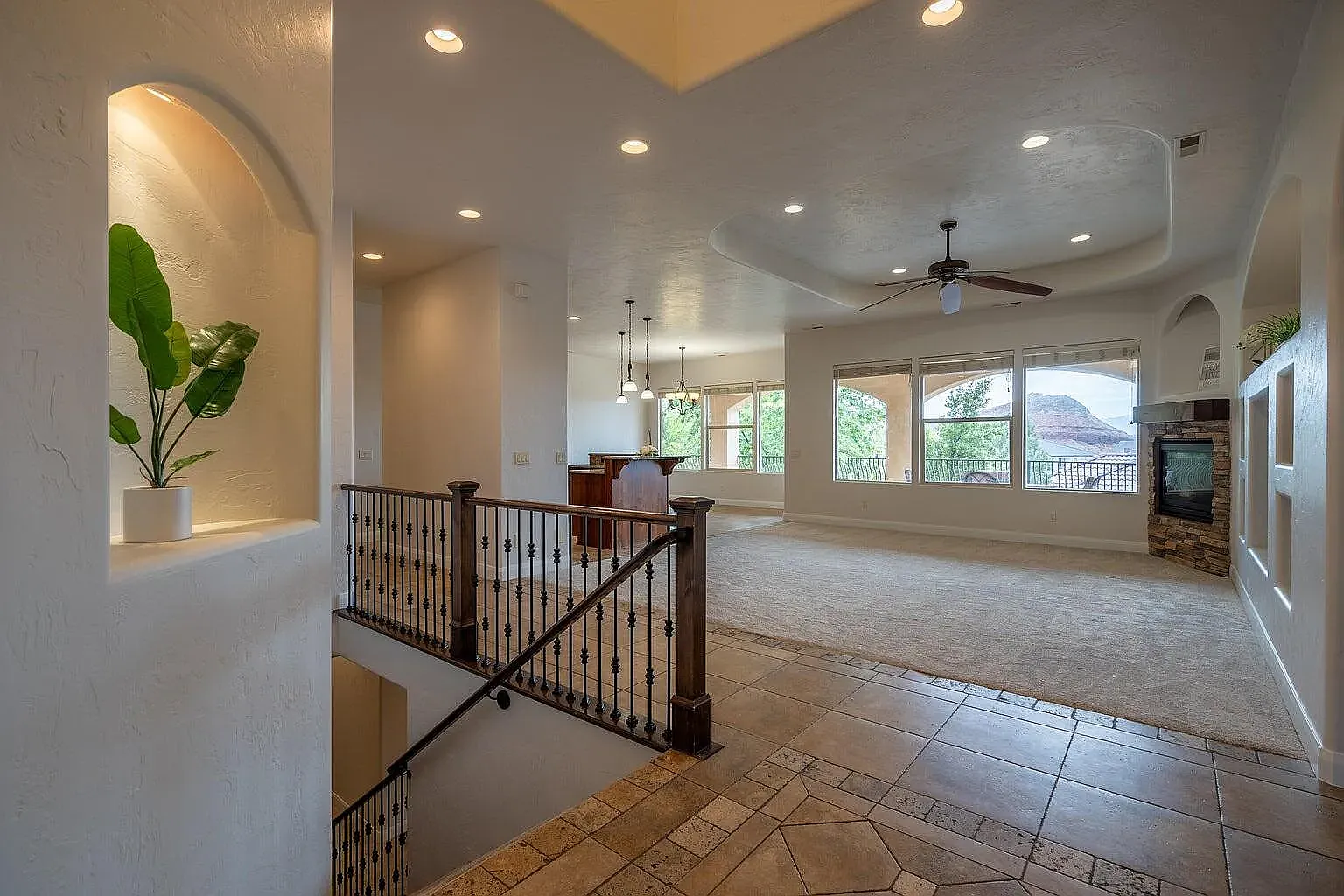 9 bed, 4974 sqft, $4,400 — Photo 2