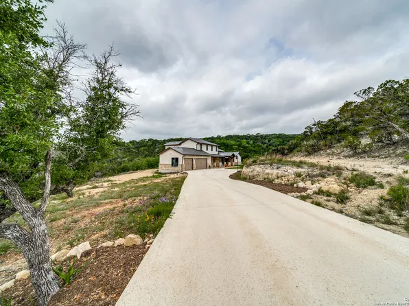 895 Private Road 1742, Mico, TX 78056