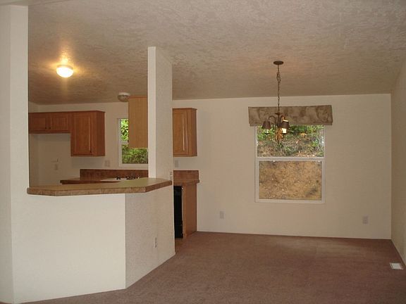 3rd image of 50 NE Pine Pl