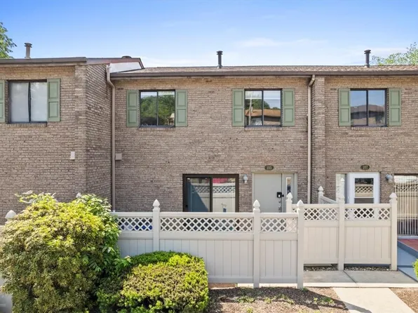 105 Georgetown Ln, Export, PA 15632