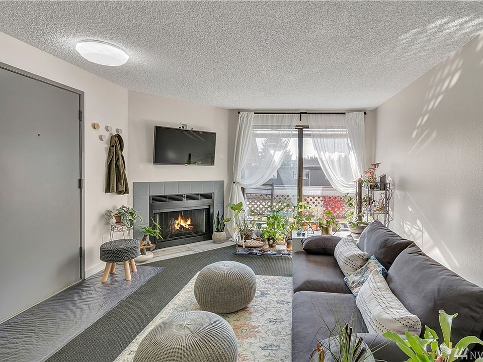 1st image of 12434 Ambaum Blvd SW APT 207