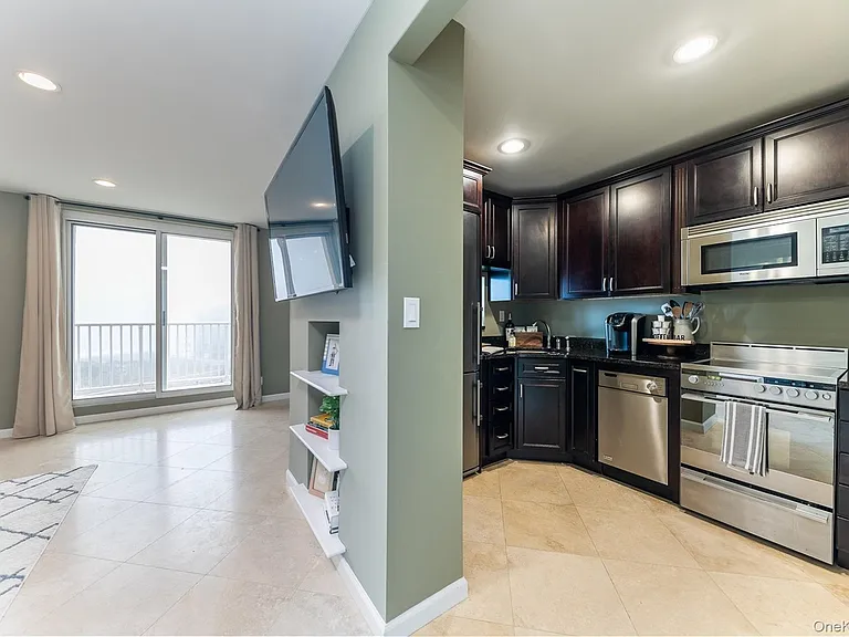 2 Richmond Rd #6N — Photo 4