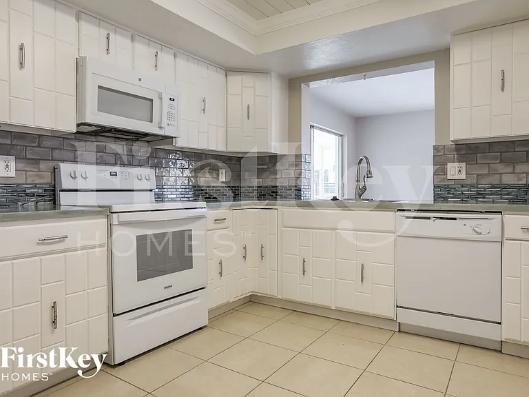 63 Rotonda Cir — Photo 10