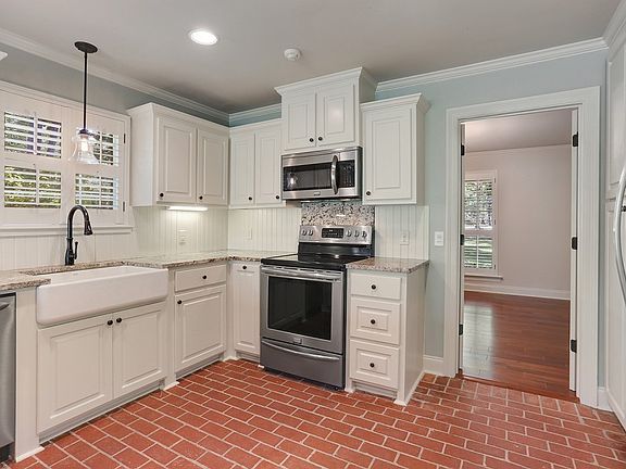 5th image of 15643 Chanove Ave