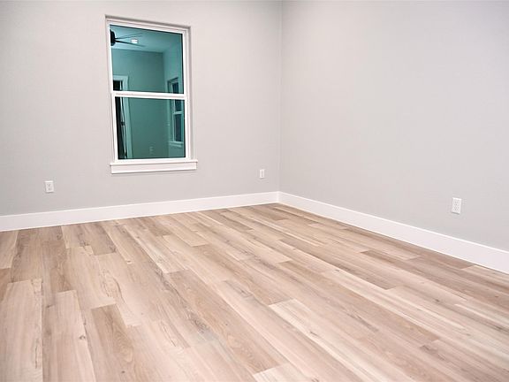 4th image of 516 N Hackberry Ave