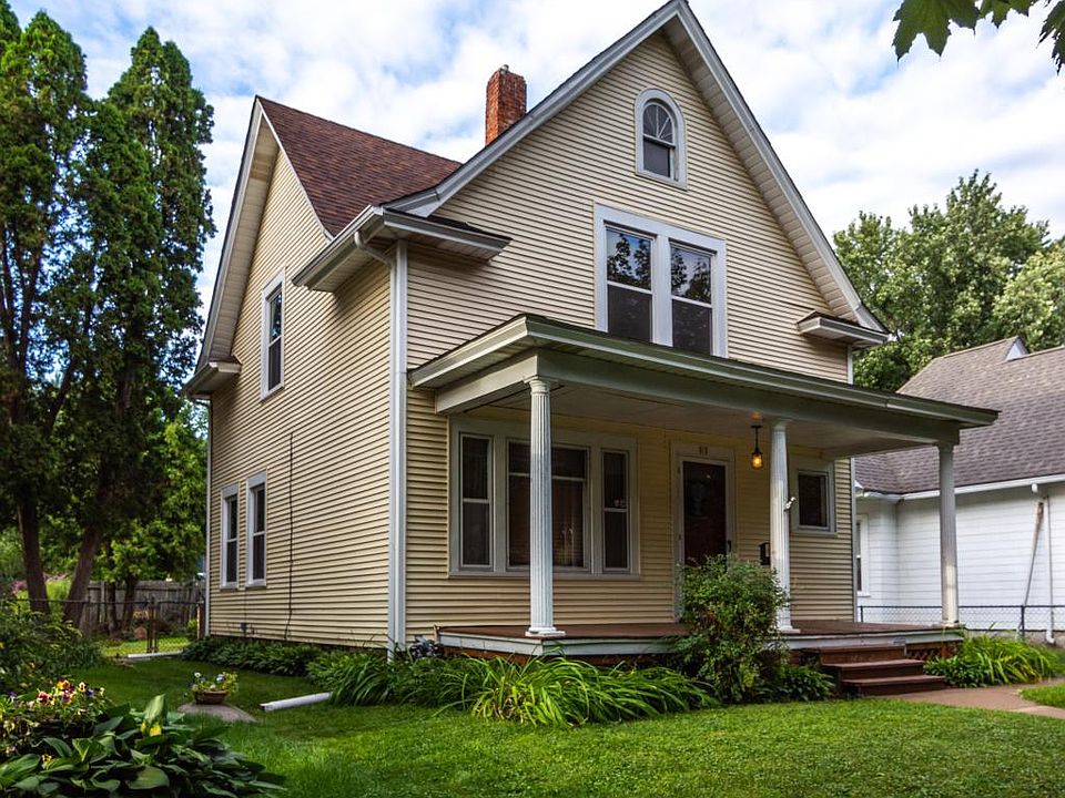 1st image of 915 4th St E