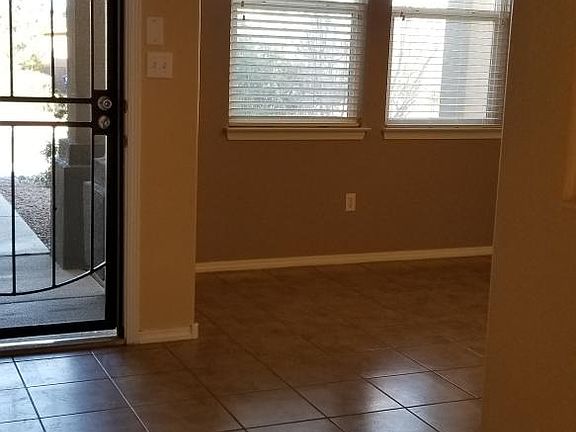 Entrance/dinning