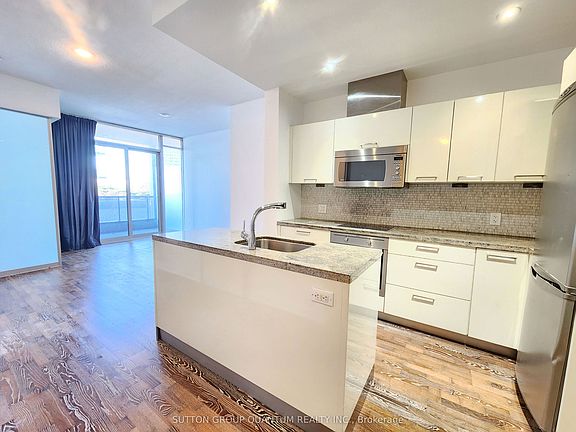 3rd image of 90 Park Lawn Rd #203