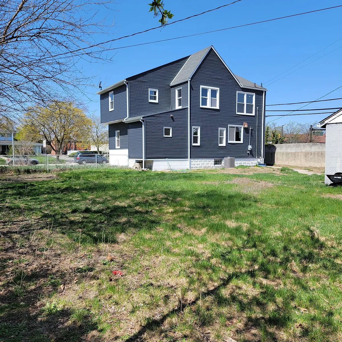 Building Photo - 1728 Pinecrest Dr