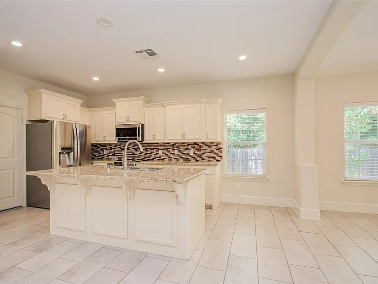 10572 Twin Oak Dr — Photo 10