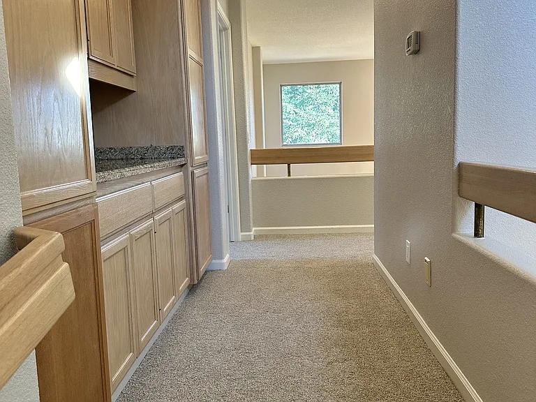 2221 Banbury Cir — Photo 34