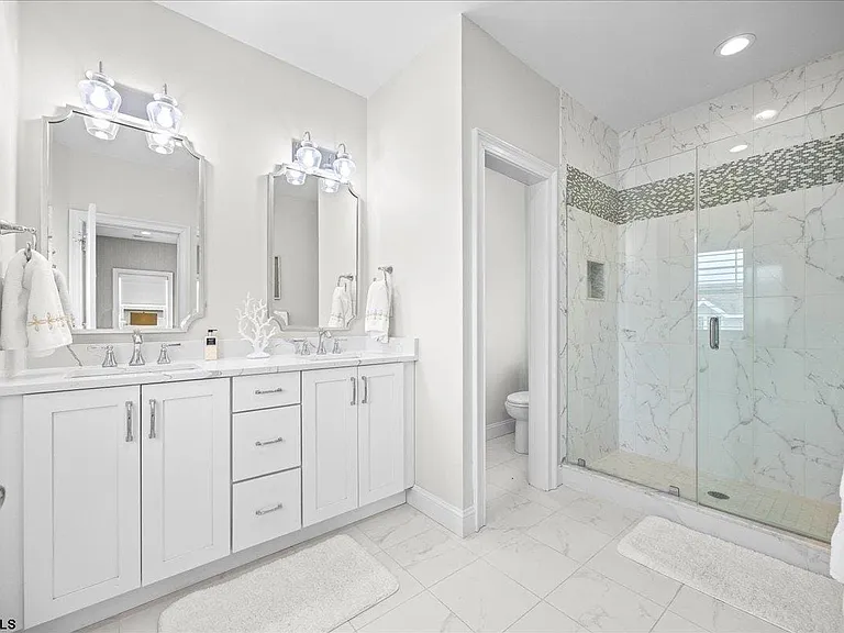 208 N Surrey Ave — Photo 15
