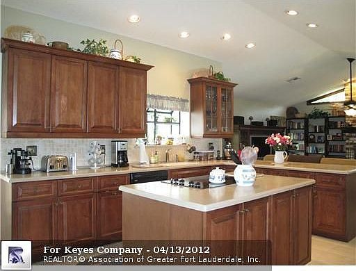 2nd image of 6601 N Woodridge Dr