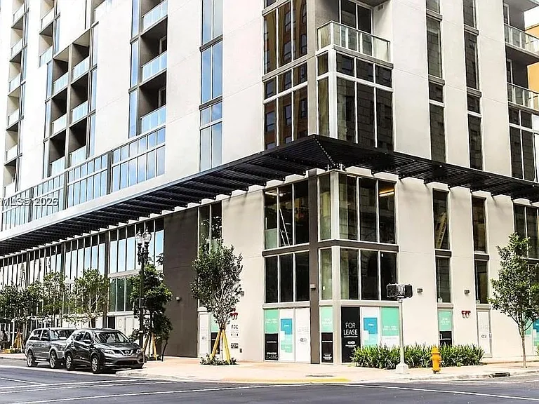 151 SE 1st St #Penthouse 11 — Photo 18