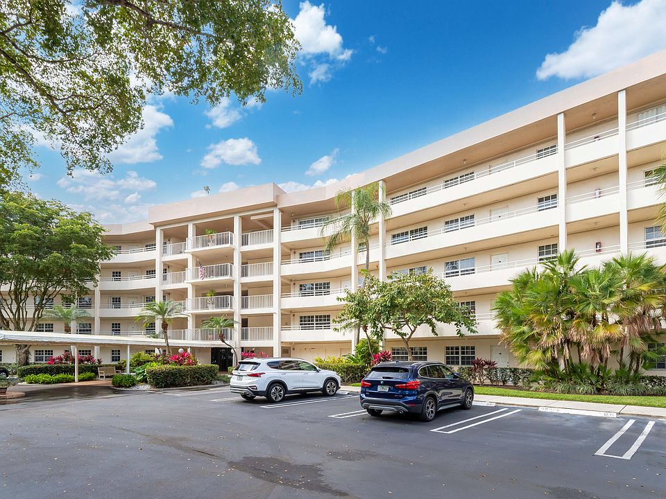 1st image of 565 Oaks Lane #407