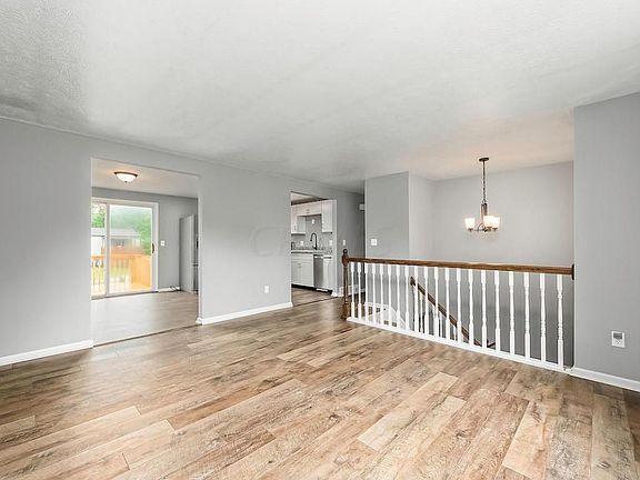 3rd image of 3922 Rhine Ln