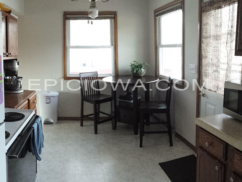 2nd image of 3119 Idaho St SE