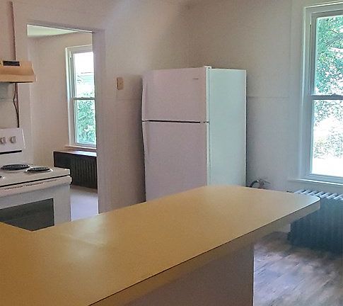 4th image of 218 Stockton Ct
