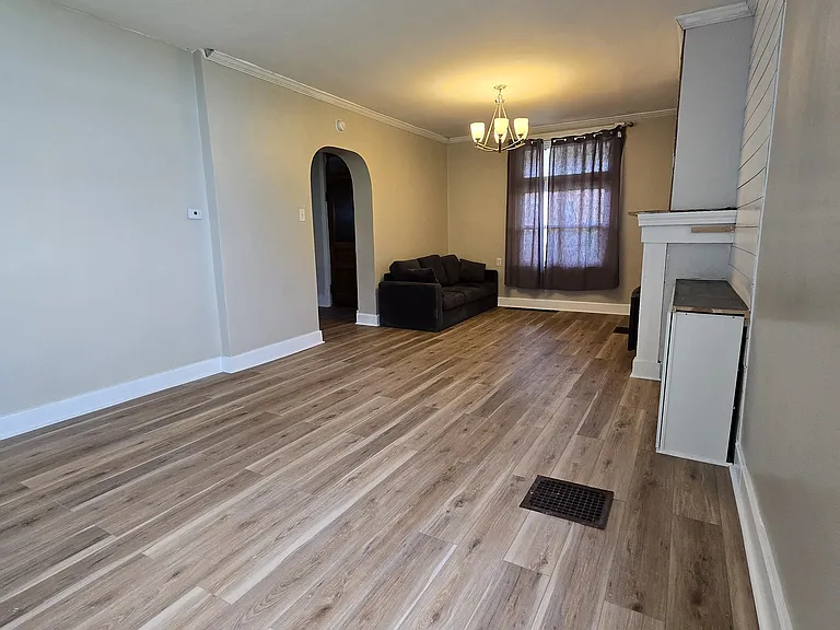 821 Southern Ave — Photo 5
