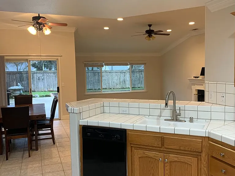 1679 E La Quinta Dr — Photo 29