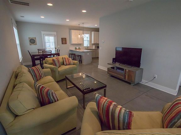 3rd image of 1732 Pecan St #A