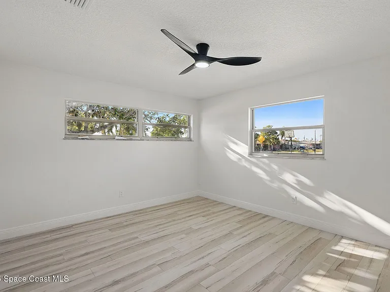 280 Antigua Dr — Photo 17