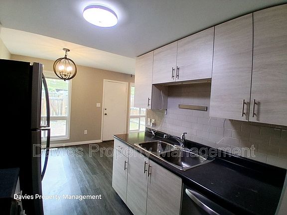 3rd image of 460 Abbottsfield Rd NW