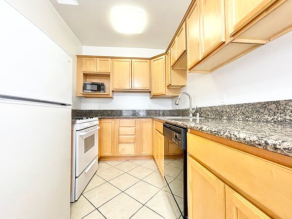 4th image of 800 N Las Palmas Ave #205
