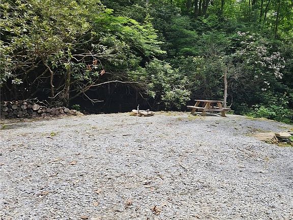 5th image of 476 Locust Road