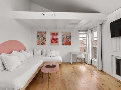 1000 W 26th St APT 208, Austin, TX, 78705