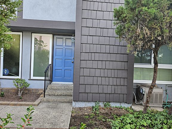 3rd image of 1016 Arroyo Dr Unit 4