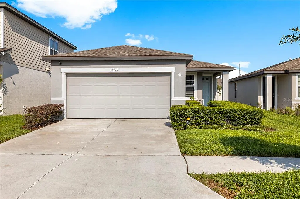 4 bed, 2.0 bath, 1682 sqft, $2,300 — Photo 2