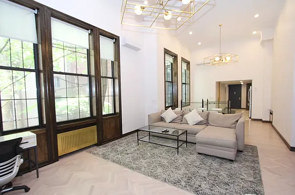 Rented by REAL New York | media 23