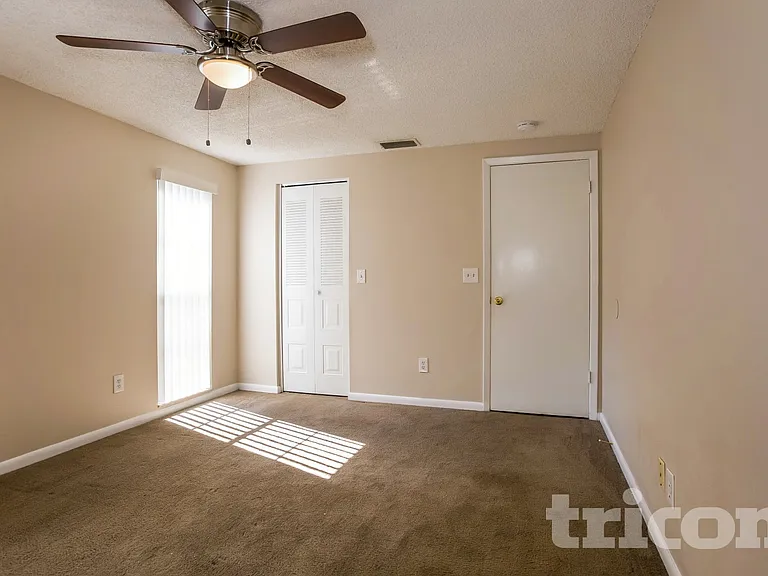 2308 Selkirk St — Photo 12